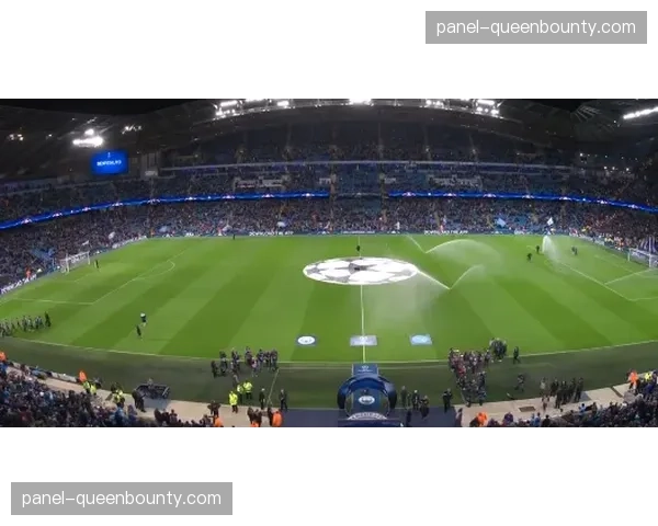 罗马奥林匹克球场南看台展示巨型Tifo，致敬球队传奇托蒂